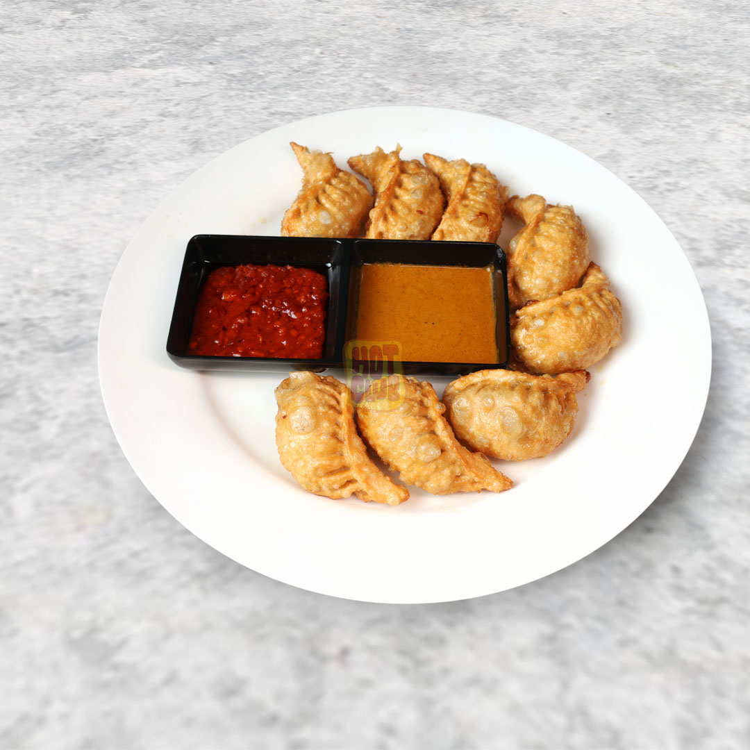 CHICKEN FRIED MOMO (8 PIECES)